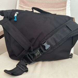 chrome industries messenger bag $100